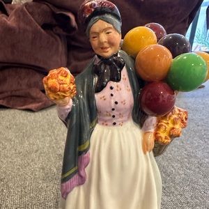 Beautiful Royal Doulton Figurine HN1843 Penny Farthington Porcelain Figurine